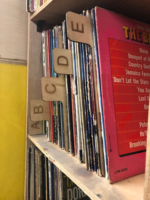 Record dividers A-Z to sort your collection full set